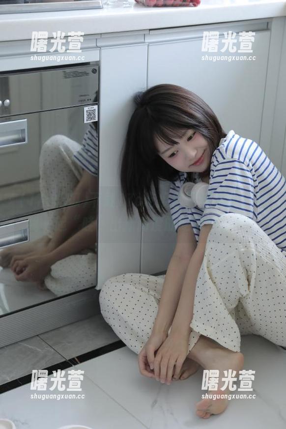下载17c吃瓜官网苹果版，和我一起“哇”出新高度的吃瓜体验吧！