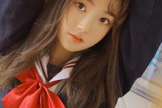 反差美女VS丑男：快上51吃瓜app，今天必看视频带你飞！