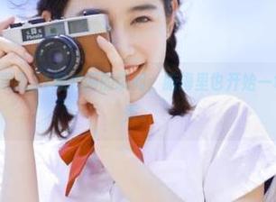 观看51黑料网的瞬间，脑海里也开始一场混乱的八卦秀。