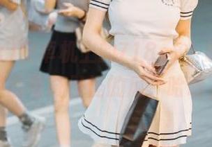 安卓机上的718sx，时不时从屏幕中冒出奇奇怪怪的瓜，哈哈，有趣。