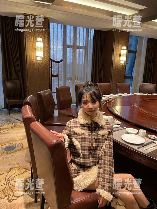 91吃瓜app：在线八卦随时开播，吃瓜群众的狂欢时刻！