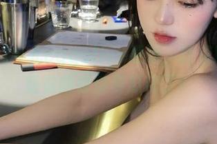 今儿cggolive更新，蹲着吃瓜，感觉脑袋都要瓜化了！