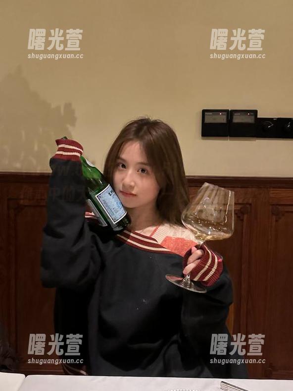 在www.51cg.fun上分享你心中的大瓜，可能下一秒就会成为热议焦点！