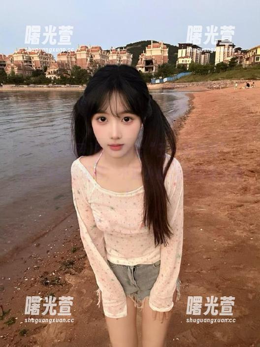刚下载完“五一吃瓜网”，想在网址里逛逛，不过小心别被瓜缠住哦！
