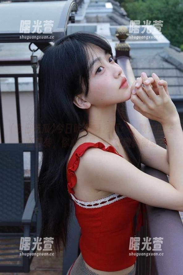 今日吃瓜51网页：一颗大瓜在你面前转，你心里是不是在微微震动？