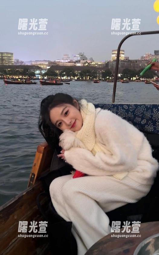 吃瓜911 永不迷路,跟着吃瓜911中心的指引,我的八卦探险之旅