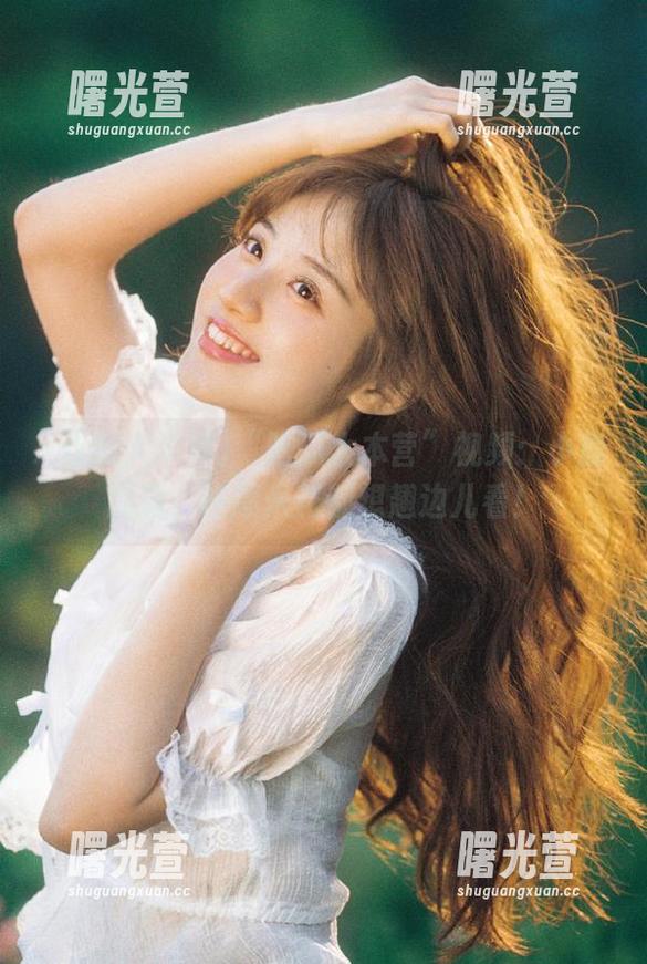 吃瓜大本营 “吃瓜大本营”视频:小鹿乱撞,连爆米花都想翘边儿看!