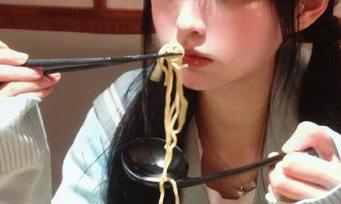 每周必逛！明星黑料网站发布热门黑幕，仿佛我也成了个小八卦博主
