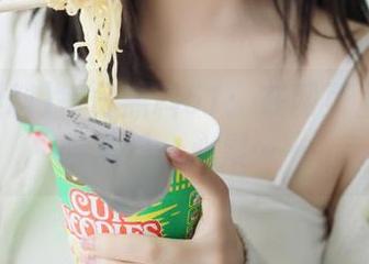 每日黑料51：在网页上天天被喂黑料，心累……
