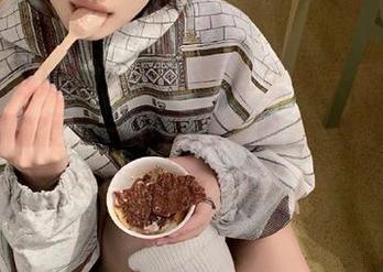 黑料不打烊里每天都有新鲜事儿，随便翻一下都想要收藏一堆，仿佛自己变成了吃瓜达人！