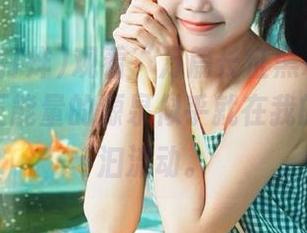 观看“万篇长征黑料不打烊”时，正能量的源泉似乎就在我的心里汩汩流动。
