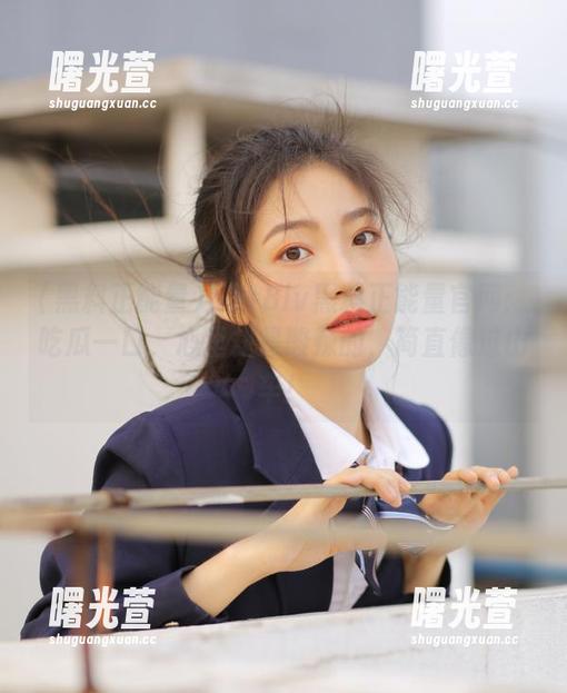 bb18lv黑料正能量官网：吃瓜一口，心里却是酸辣的，简直像过山车！