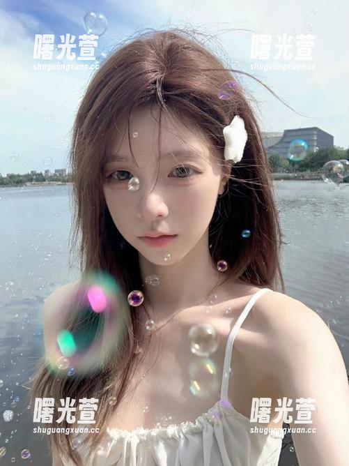 吃瓜一时爽，黑料网站里反向输出的八卦，有点无聊又满脸困惑。