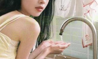 “黑料网曝”吃瓜软件，收藏后会不会变成瓜农？