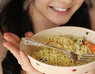 刷屏的每日黑料网站苹果版，连睡前必备都交待不清！