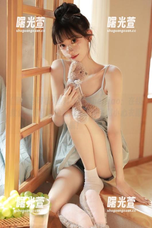 黑料老司机heiliao：在线教你如何优雅地吃瓜，果汁飞溅小心衣服哦！